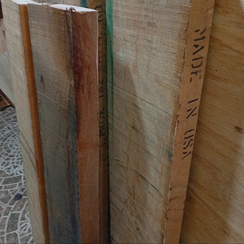Tablas de madera importada con sello MADE IN USA